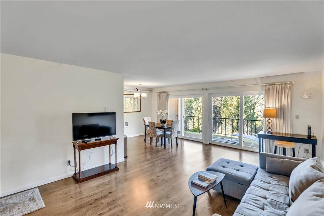 321 Bellevue Way - Photo 1