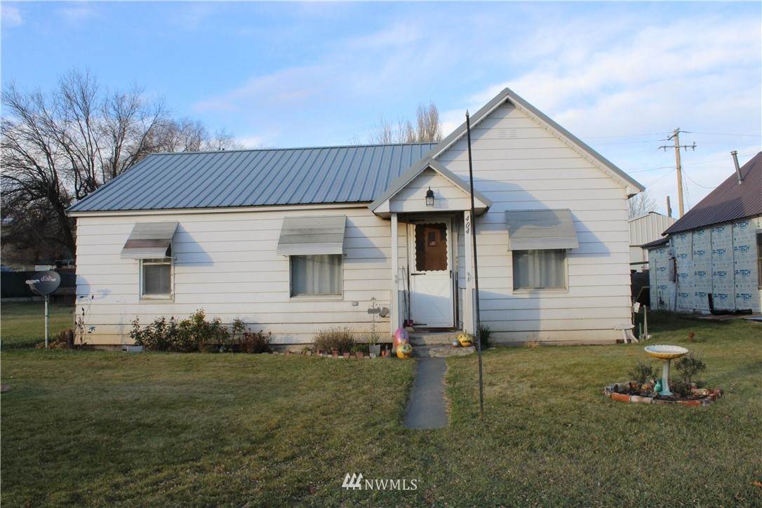 404 2nd Street - Photo 1