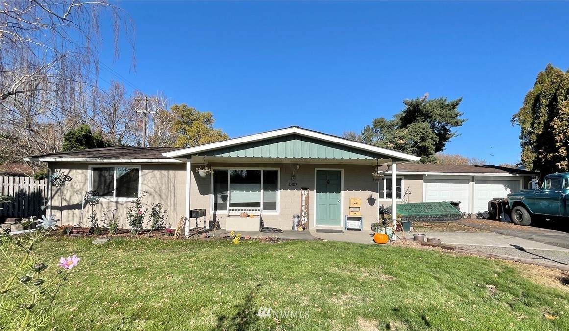 1307 Bryant Avenue - Photo 1