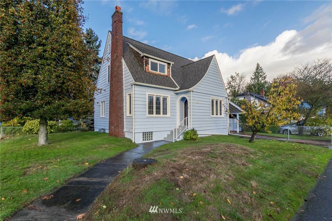 869 36th Street - Photo 1
