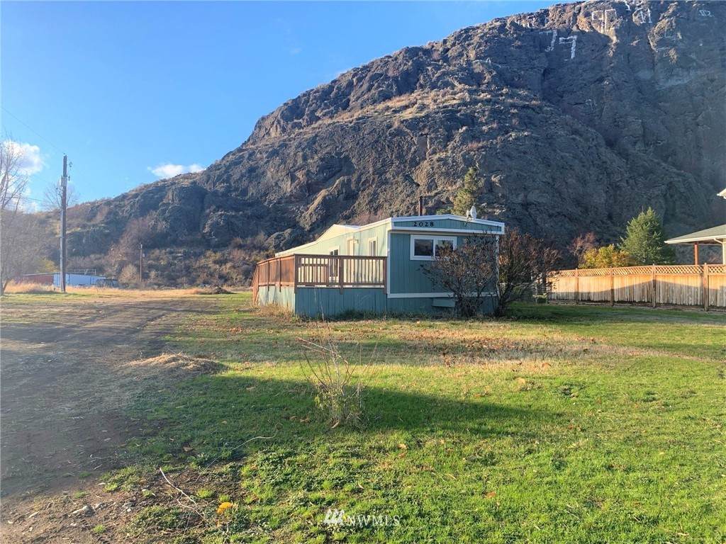 2028 Summit Drive - Photo 1