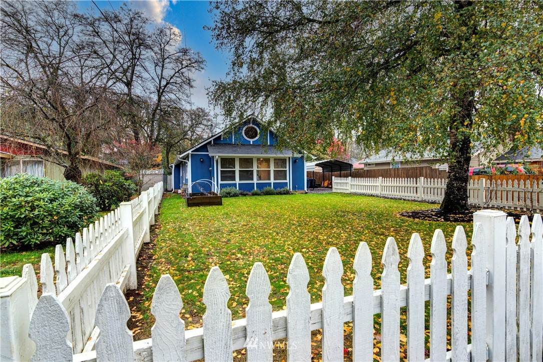 1527 7th Avenue - Photo 1