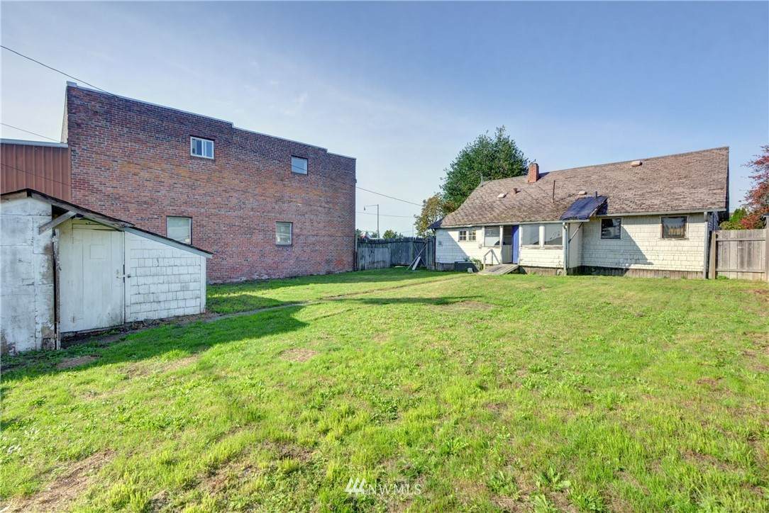 1514 6th Street - Photo 1