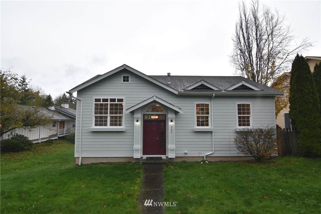926 32nd Street - Photo 1