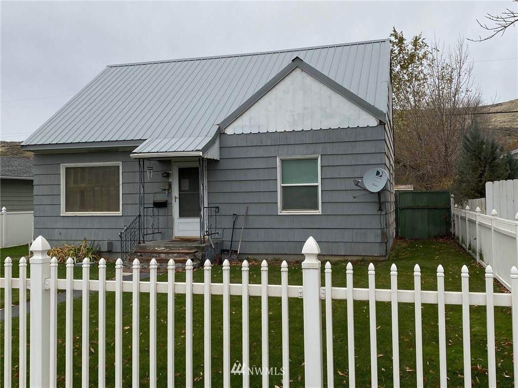 1411 C Street - Photo 1