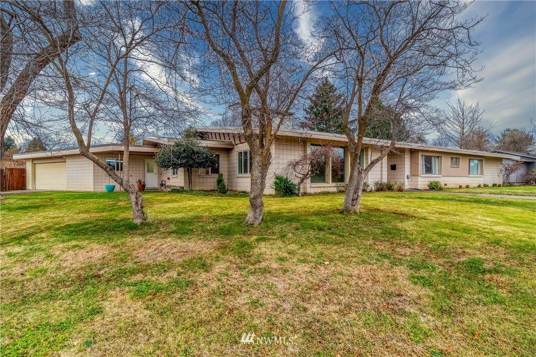 393 Highland Park Drive - Photo 1