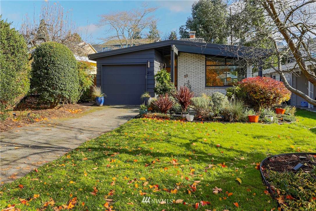 4722 48th Avenue - Photo 1