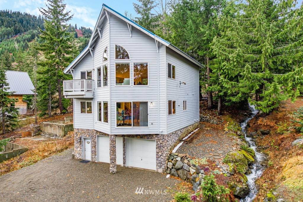 963 Snoqualmie Drive - Photo 1