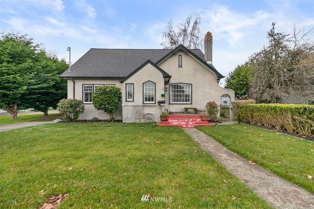 912 Maple Street - Photo 1