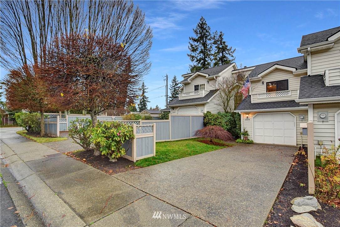 18604 48 Place - Photo 1
