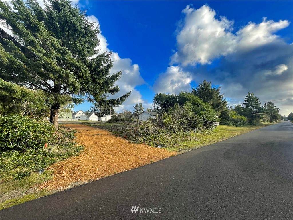 366 Ensign Avenue - Photo 1