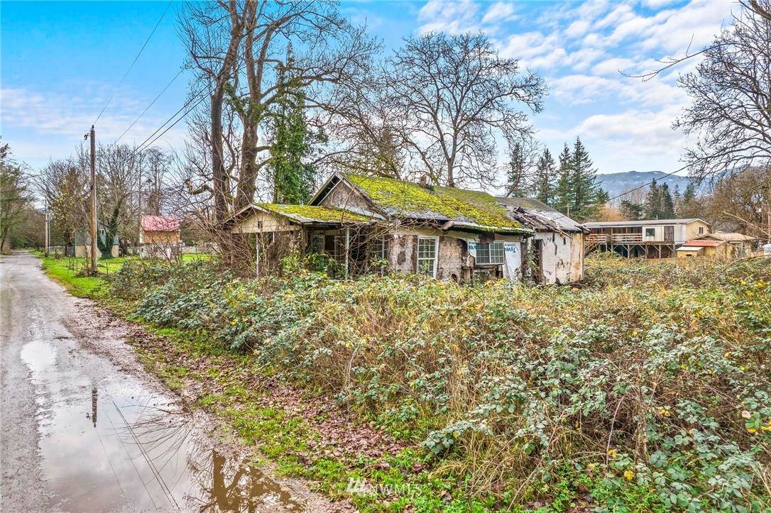 516 Elm Street - Photo 1