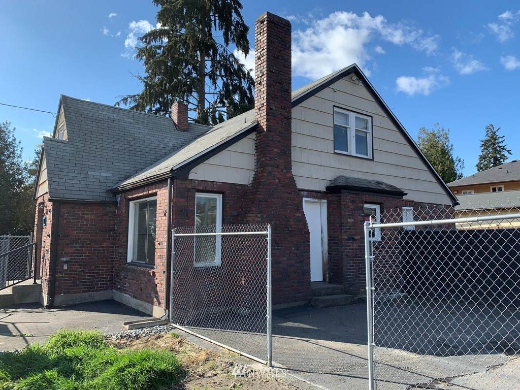 205 118th Street - Photo 1