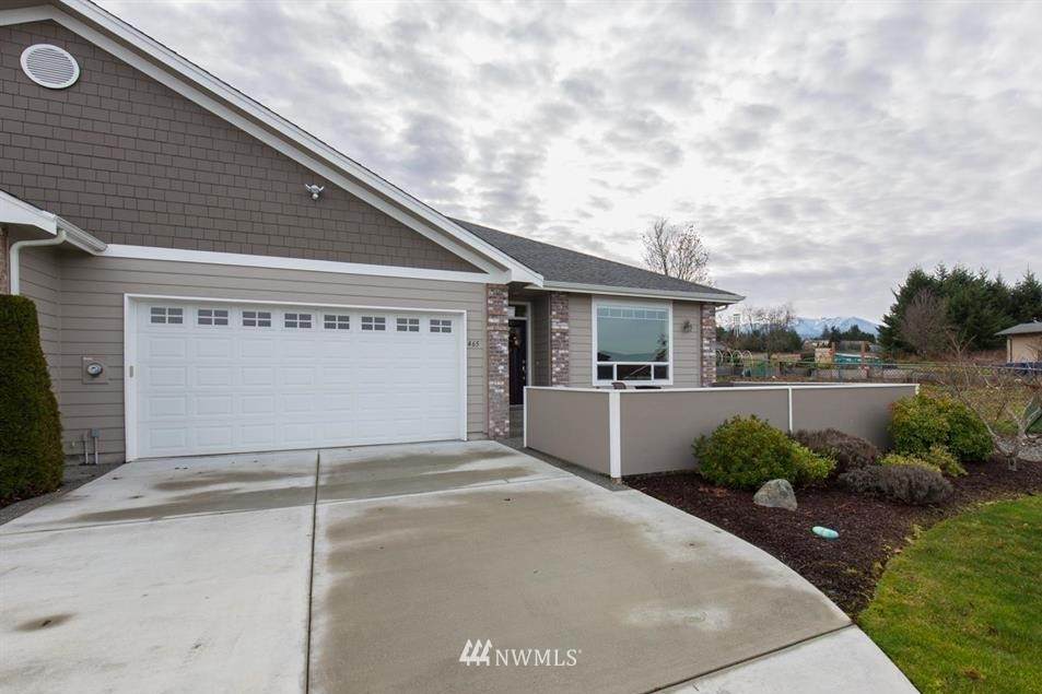 465 Sycamore Street - Photo 1