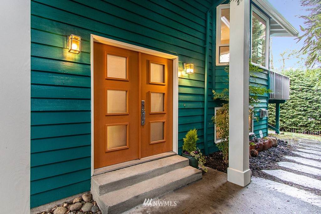 714 33rd Avenue - Photo 1