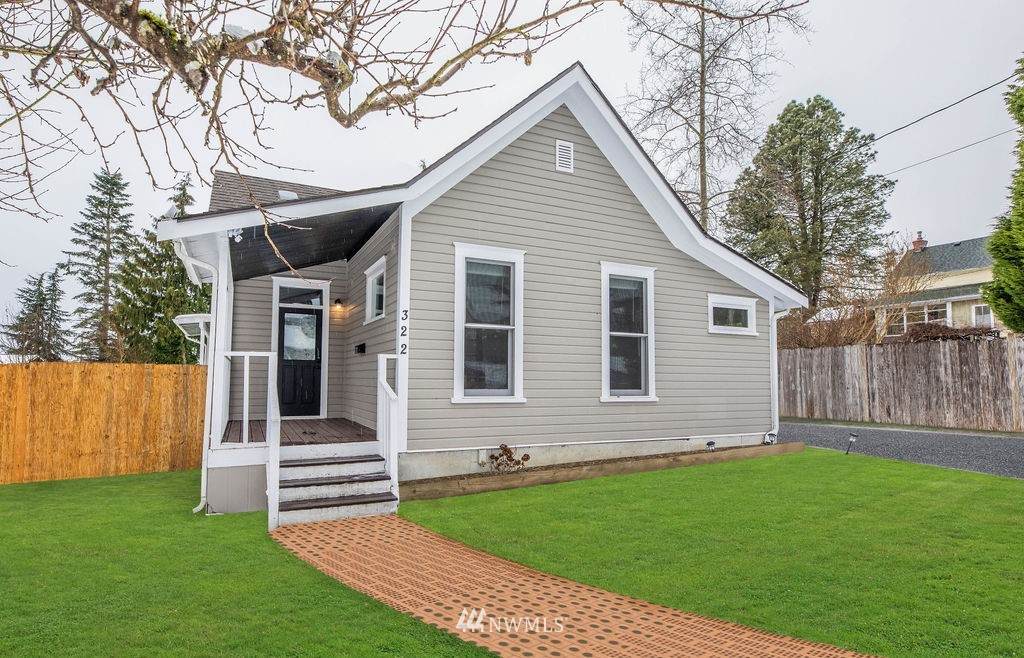 322 Avenue H - Photo 1