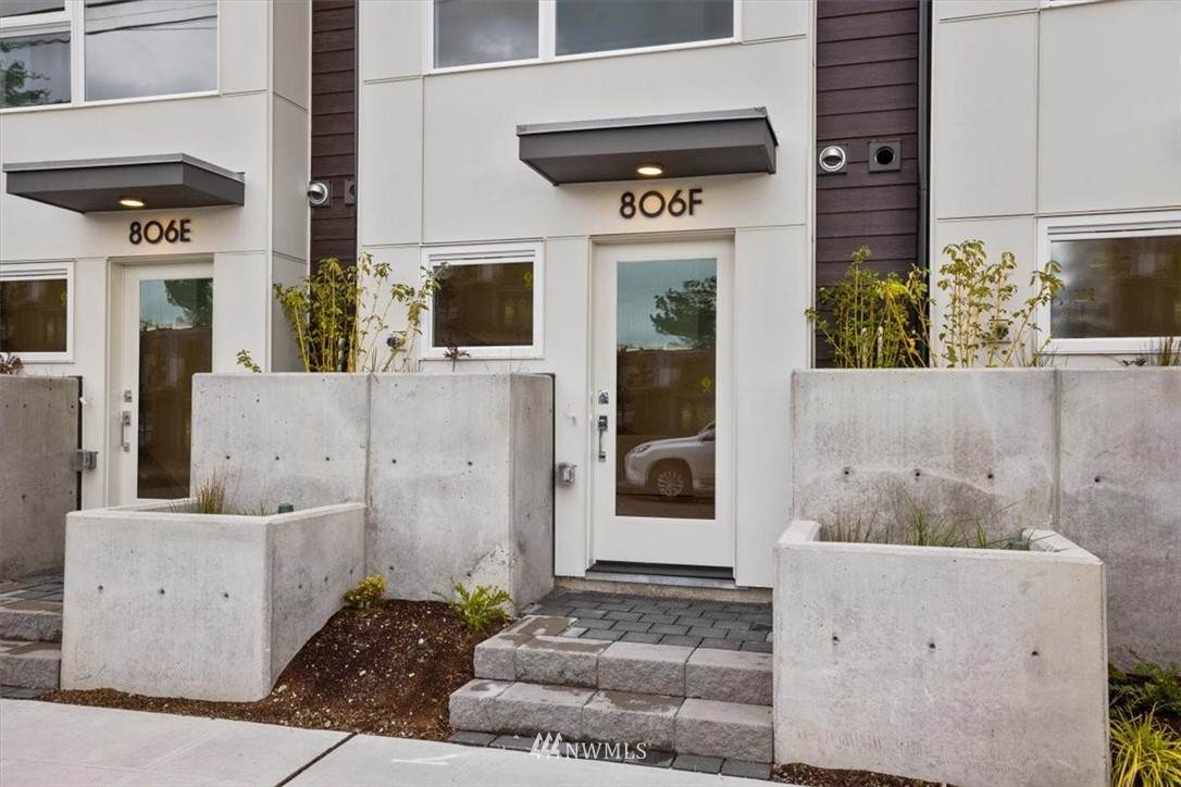 806 46th Street - Photo 1