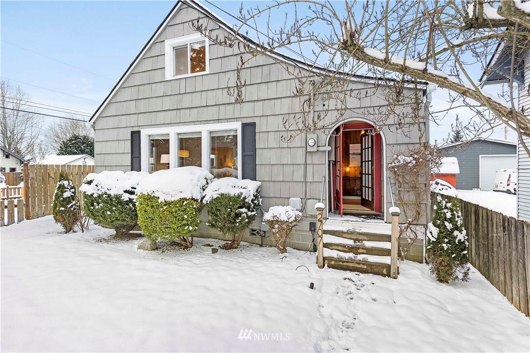 2707 25th Street - Photo 1