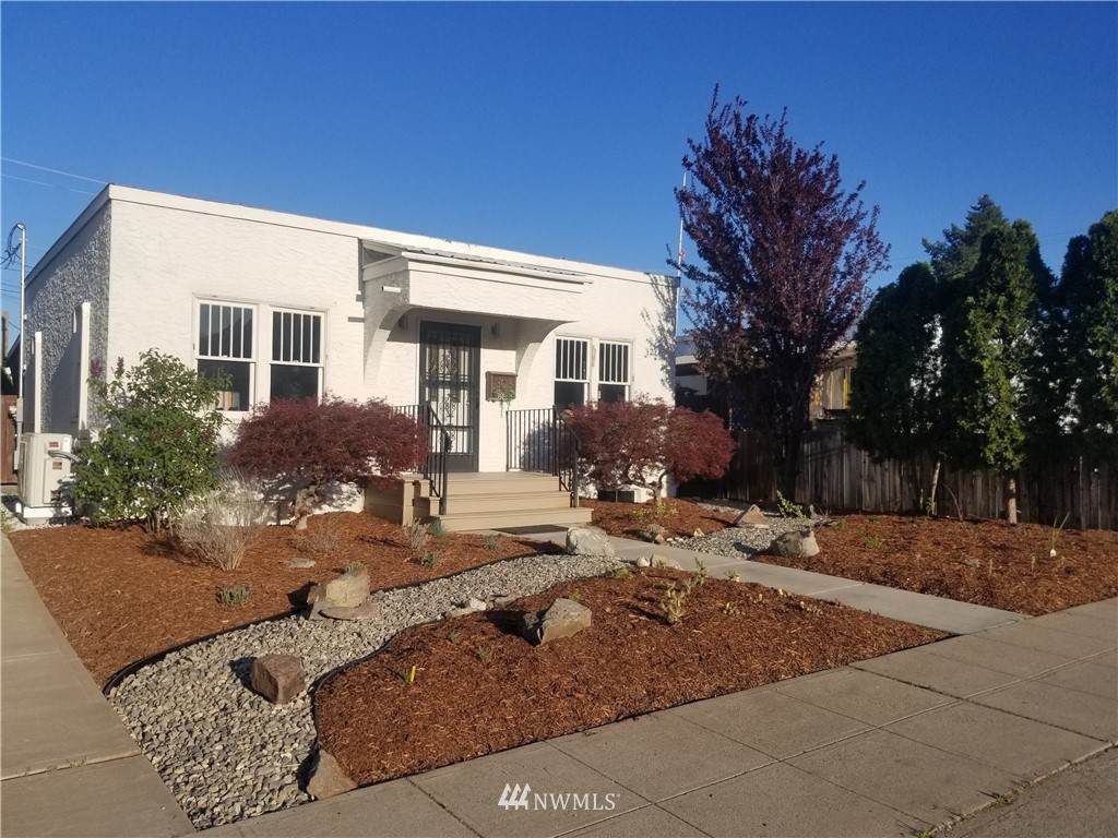 303 Garfield Avenue - Photo 1