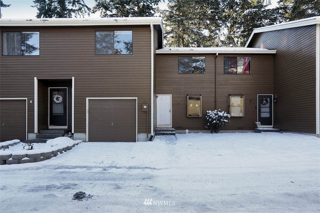 111 Columbia Dr - Photo 1
