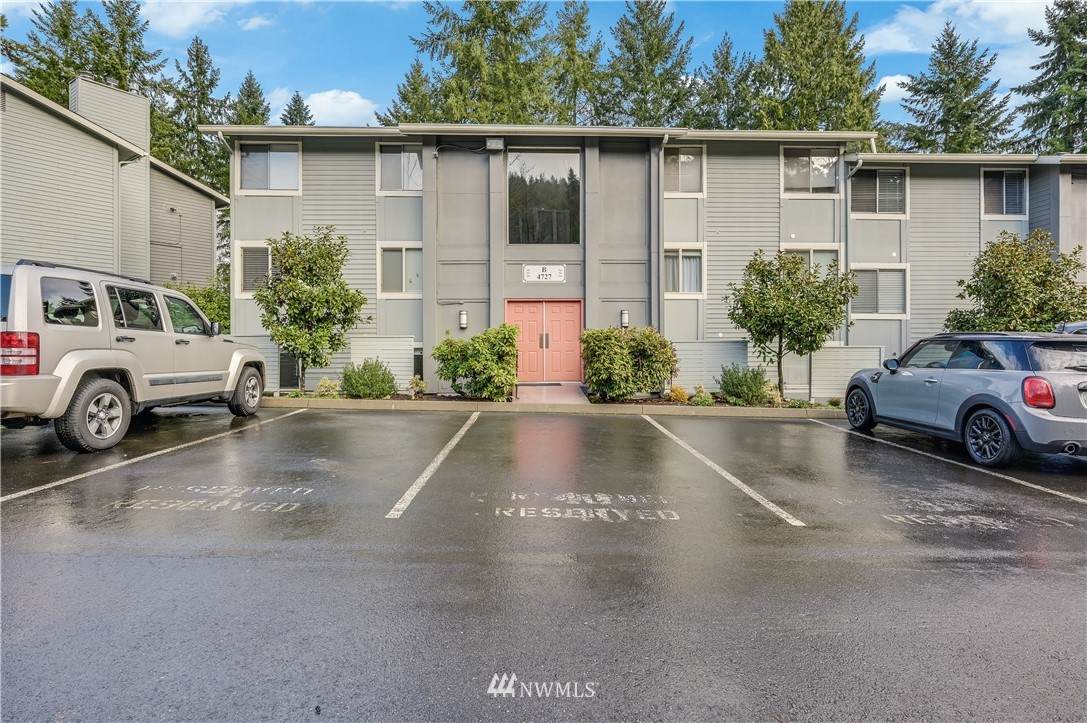 4727 Lake Sammamish Parkway - Photo 1