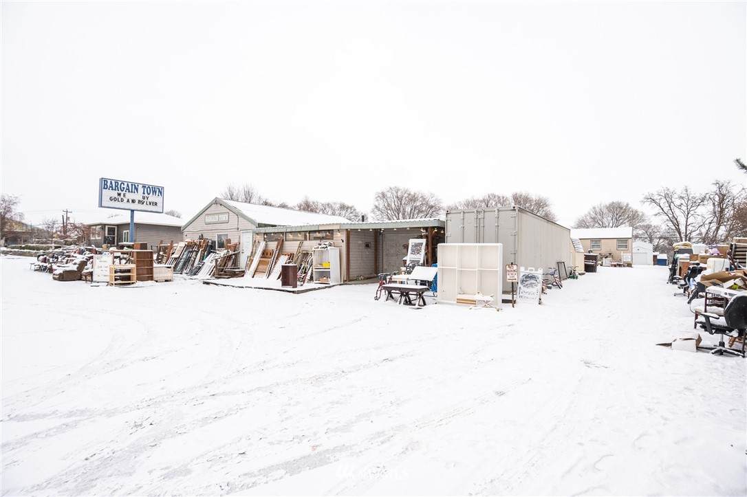 3835 Broadway Avenue - Photo 1