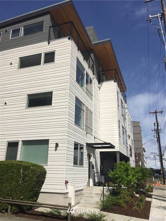 1205 Harbor Avenue - Photo 1