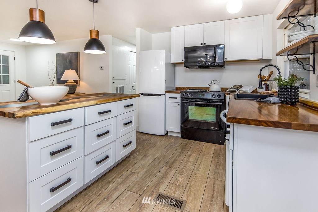 34918 30th Avenue - Photo 1