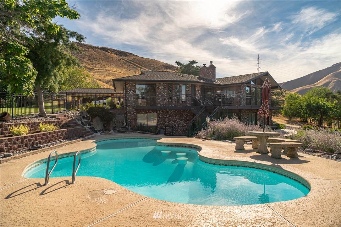 1701 Skyline Drive - Photo 1