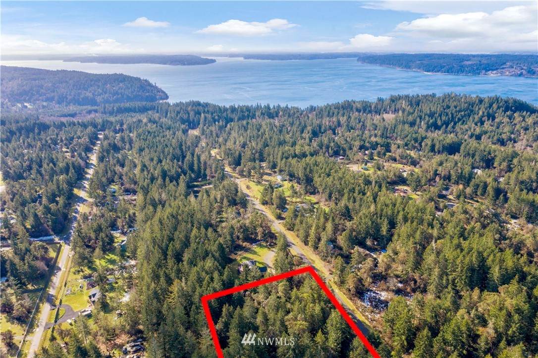 2219 202nd Ave Sw - Photo 1
