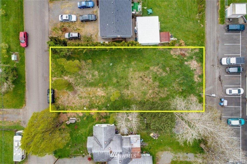 1013 1/2 Centralia Avenue - Photo 1