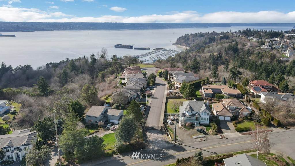 2809 44th Street Ct - Photo 1