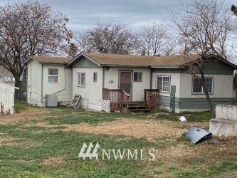 215 Ross Way - Photo 1