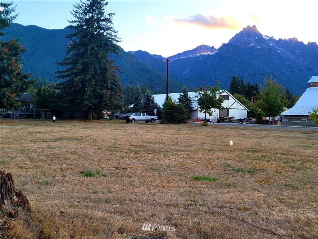 1095 Darrington Street - Photo 1