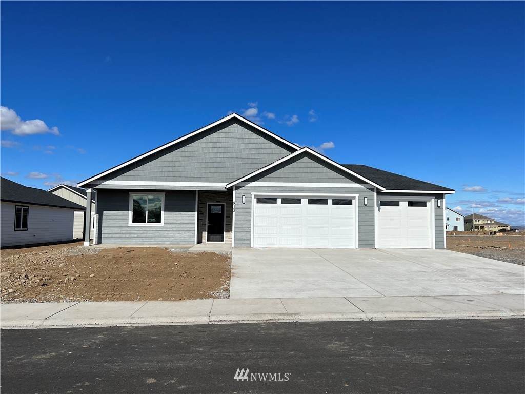 913 5th Avenue - Photo 1