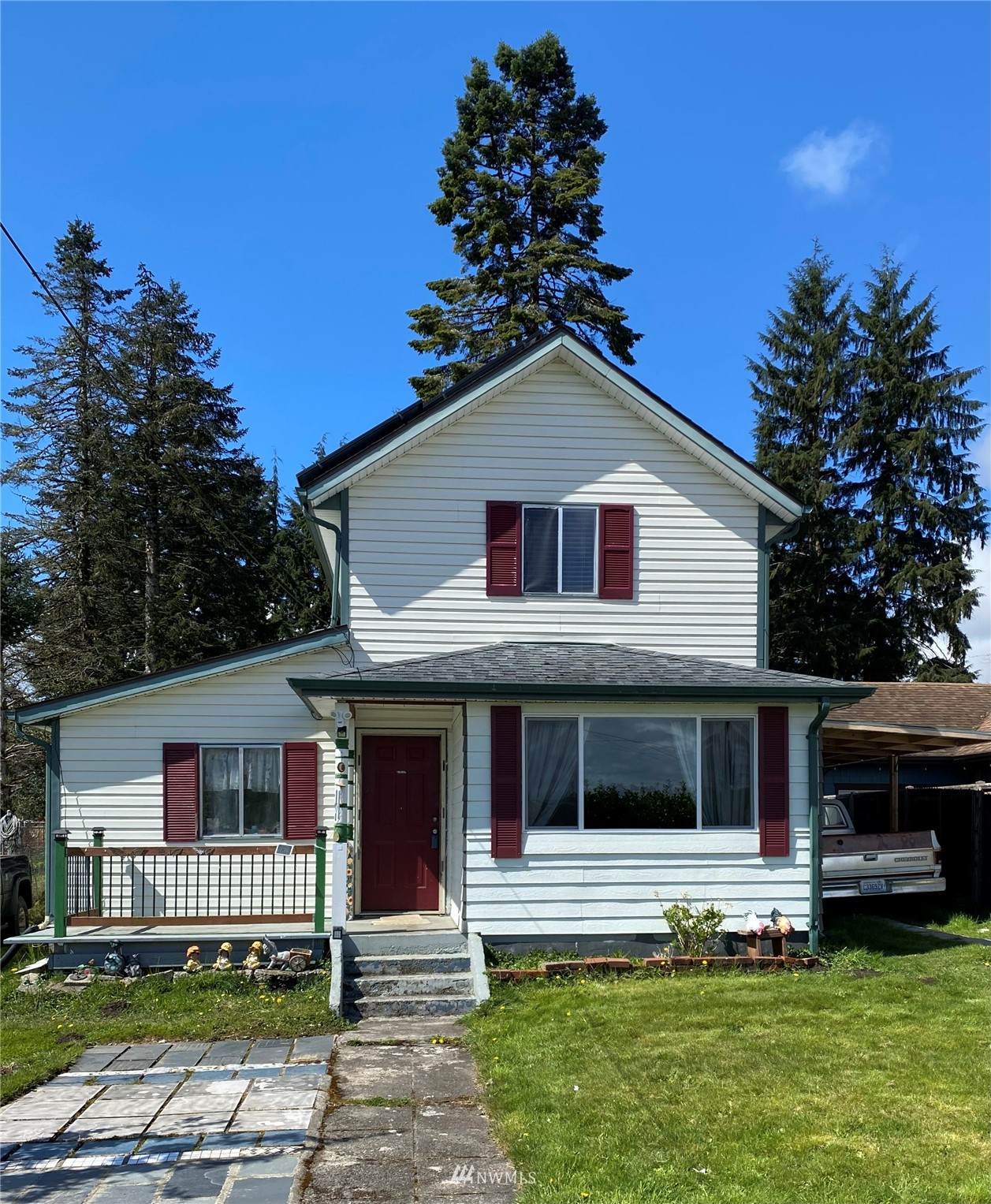 553 West End Place - Photo 1