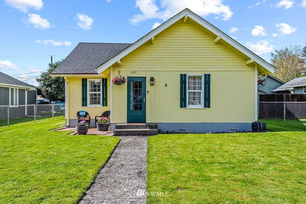 627 15th Avenue - Photo 1