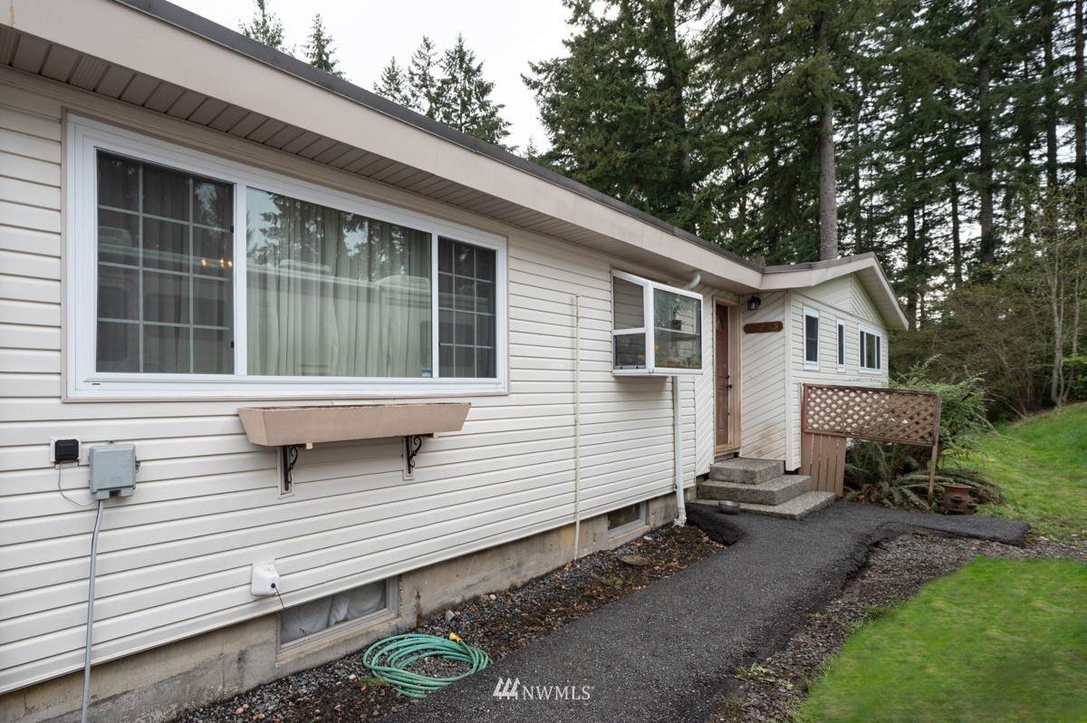 14235 169th Avenue - Photo 1