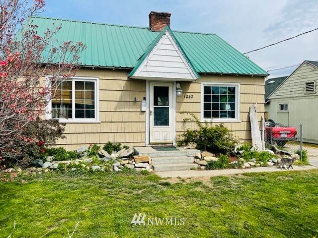 1042 Dakota Street - Photo 1