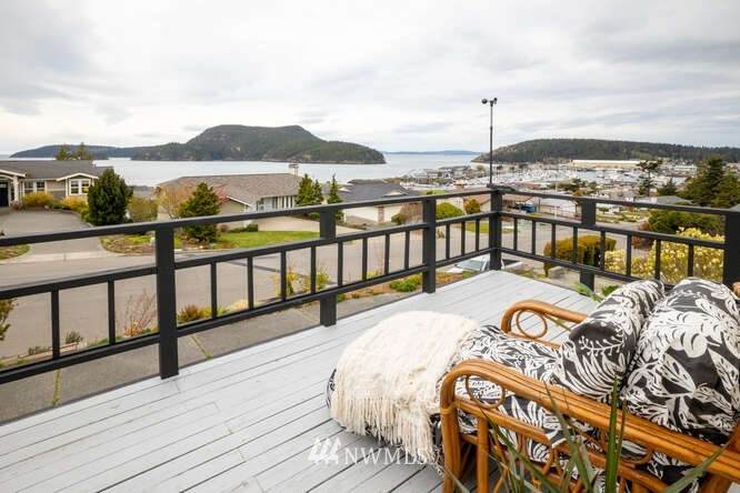 4912 Kingsway - Photo 1