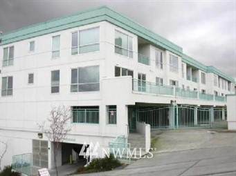 321 10th Avenue - Photo 1