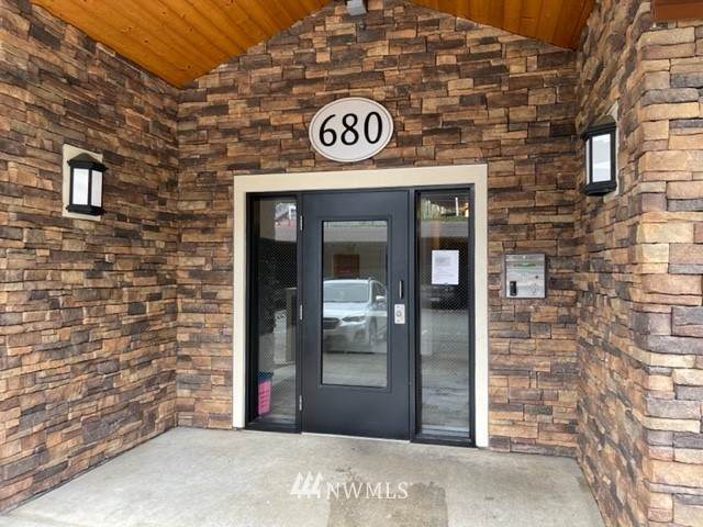 680 32nd Street - Photo 1