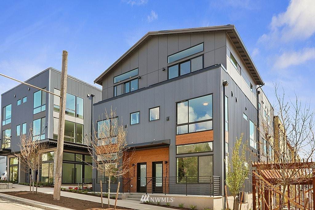 2422 Hill Street - Photo 1