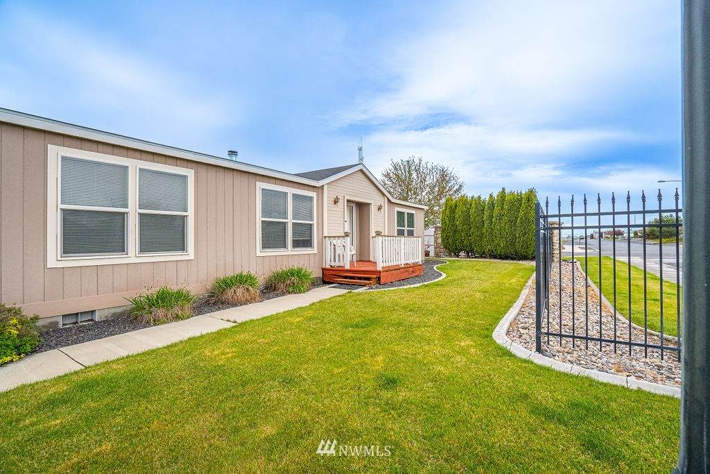 1701 Burr Avenue - Photo 1