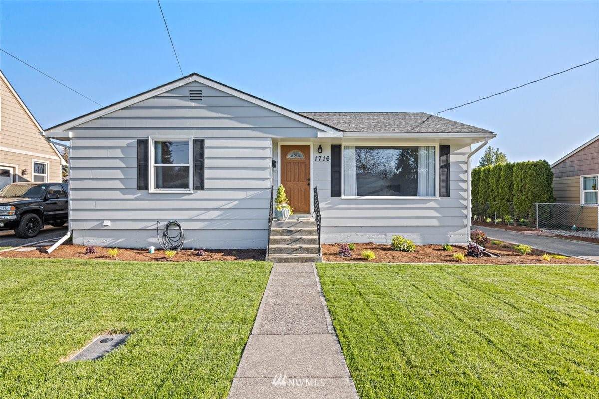 1716 Evergreen - Photo 1