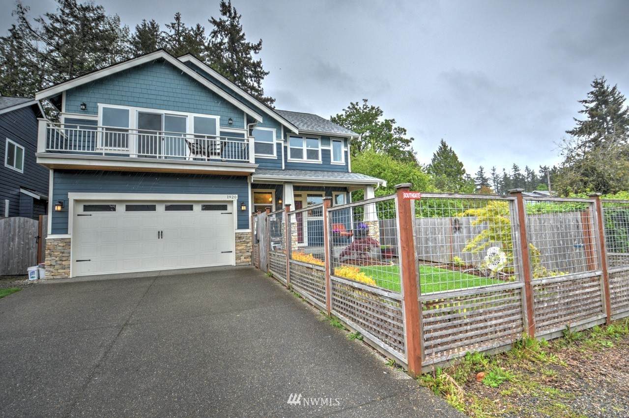 1920 Arbutus Street - Photo 1