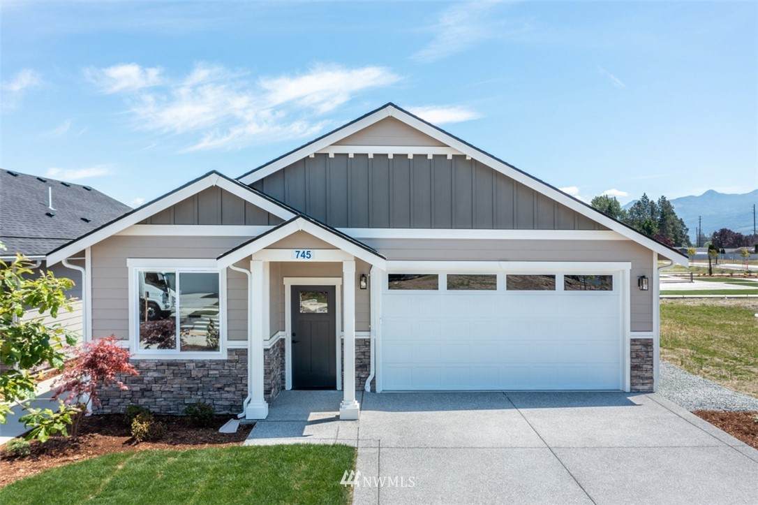 753 Parkland Loop - Photo 1