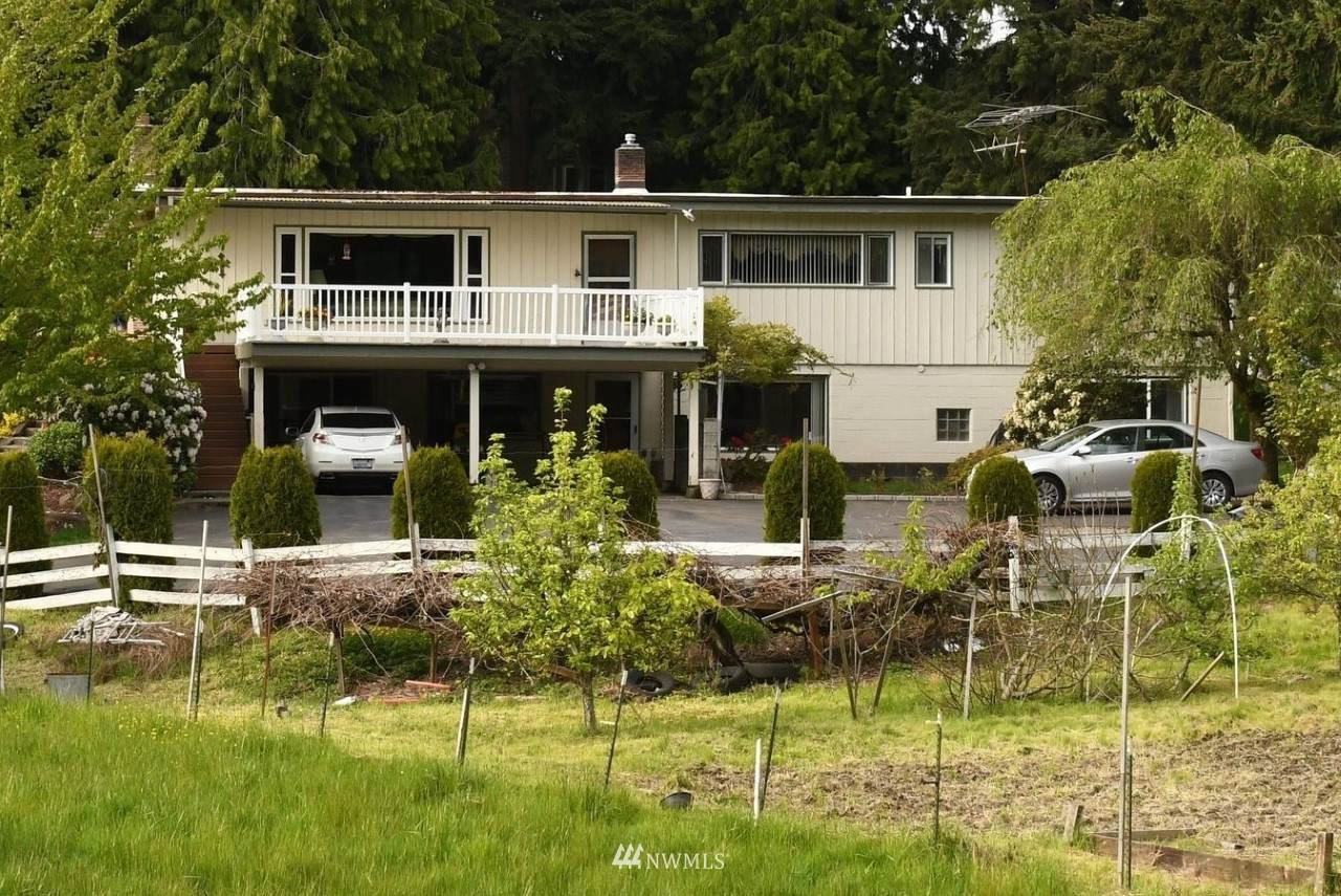 18512 74th Street - Photo 1