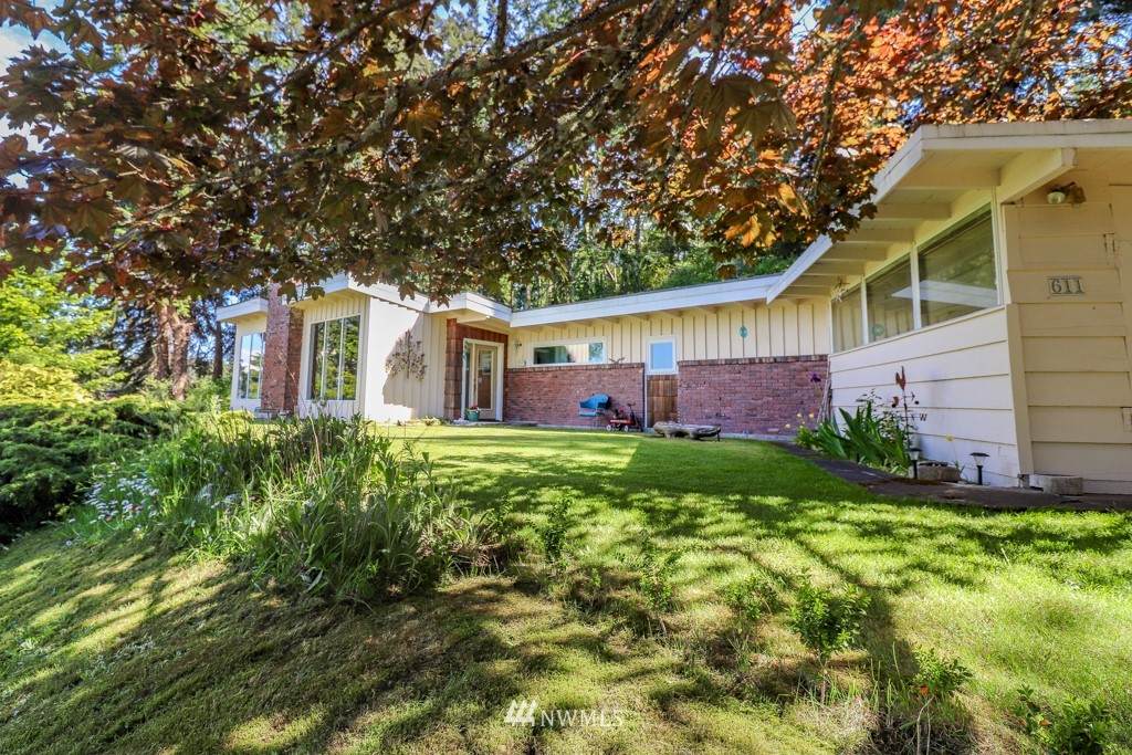 611 Indian Hill Road - Photo 1