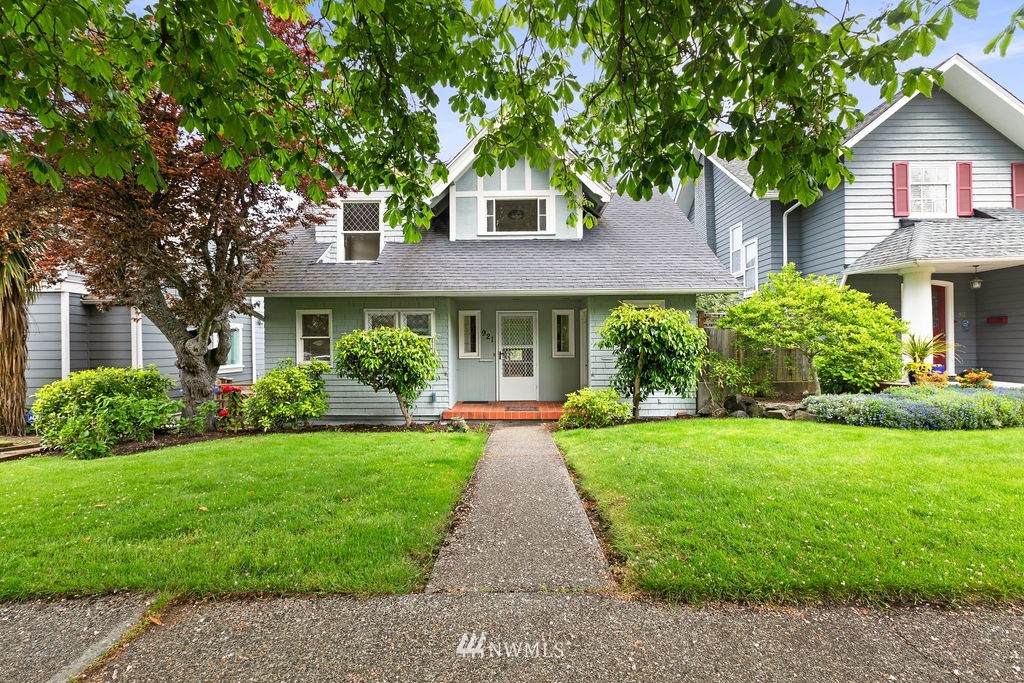 921 G Street - Photo 1